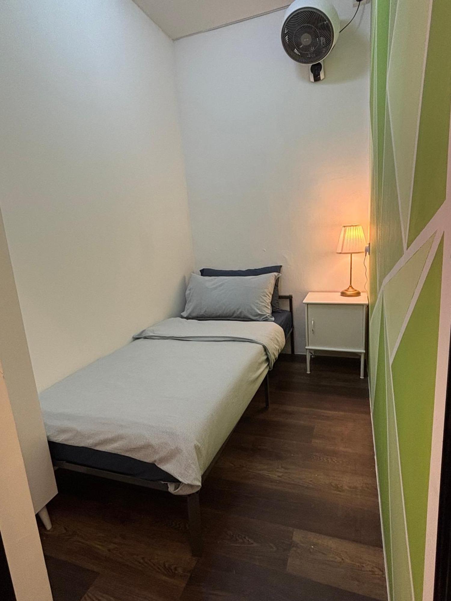 Victoria Pods Hotel George Town Bagian luar foto
